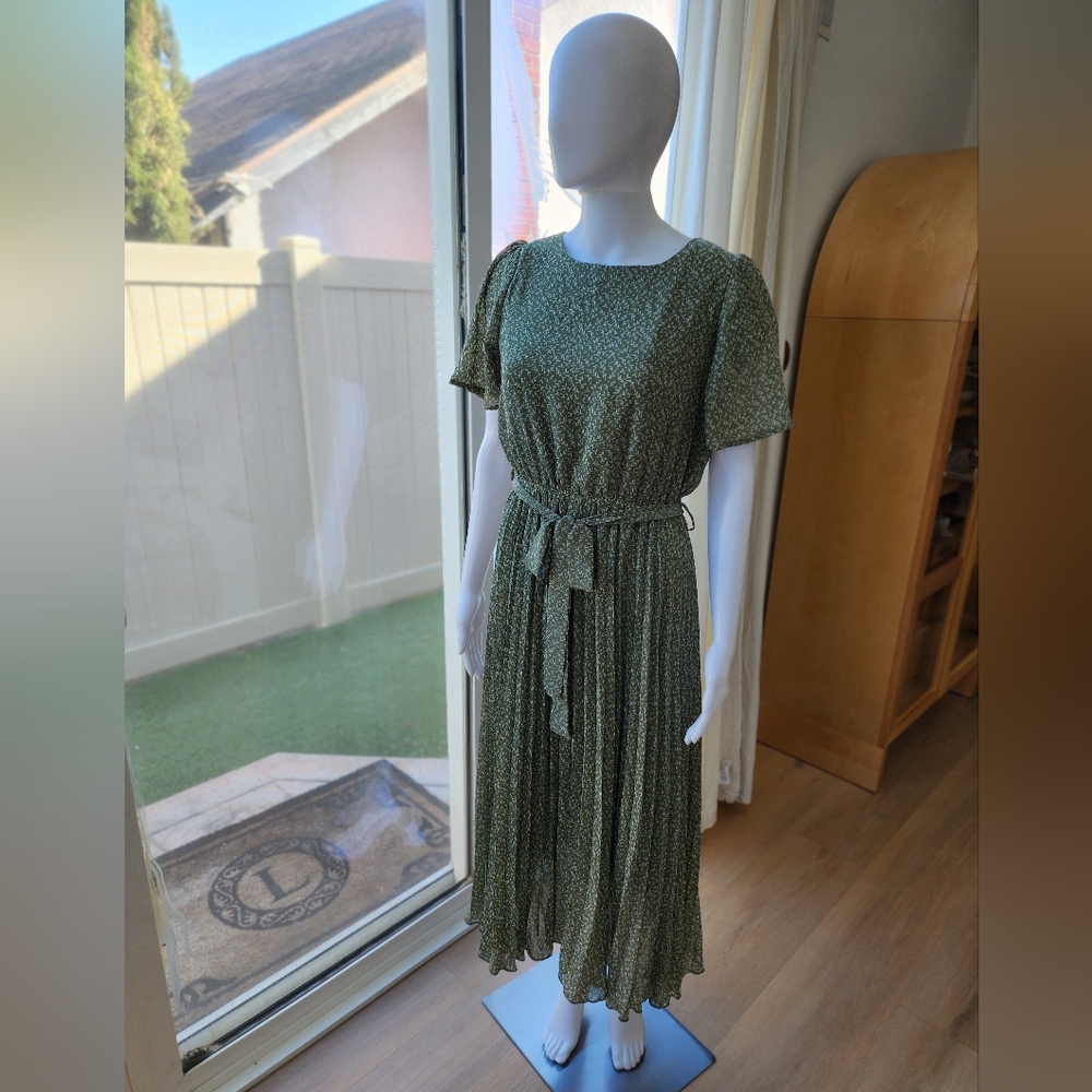Floral Sage Green Midi Dress - Medium!